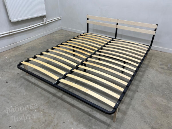 Кровать двухспальная металлическая